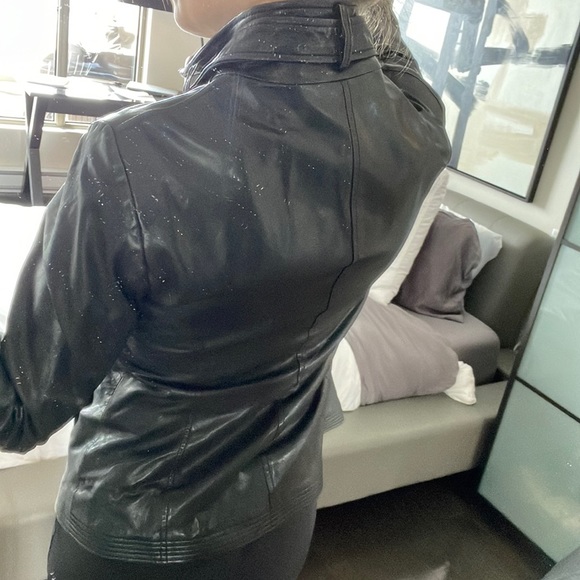 Woman leather jacket - Picture 5 of 8